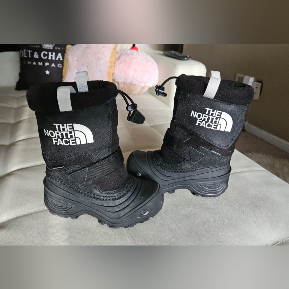 The North Face Alpenglow Extreme III Kids Black Winter Boots